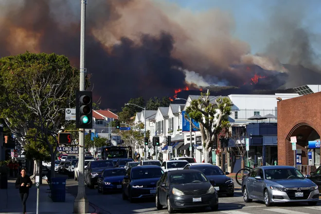 Chaos on Los Angeles Roads Amid Wildfire Evacuations