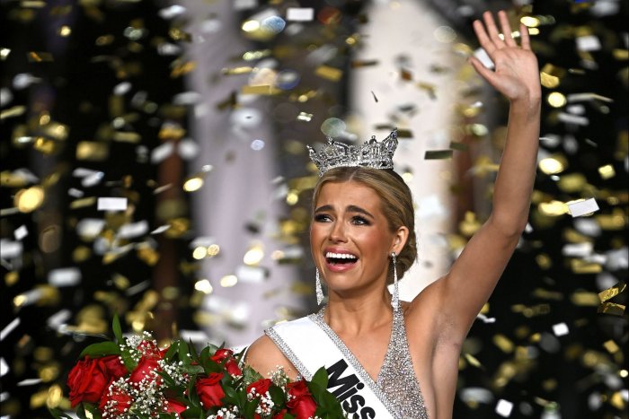 Miss Alabama Abbie Stockard Crowned Miss America 2025 in Orlando