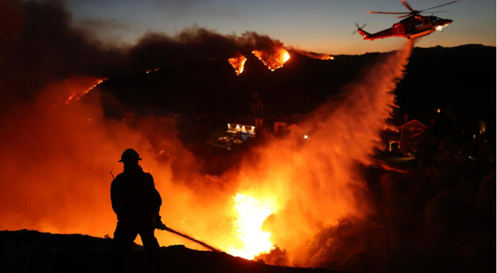 Pacific Palisades Blaze Erupts Amid California Windstorm Chaos – Follow Live Developments